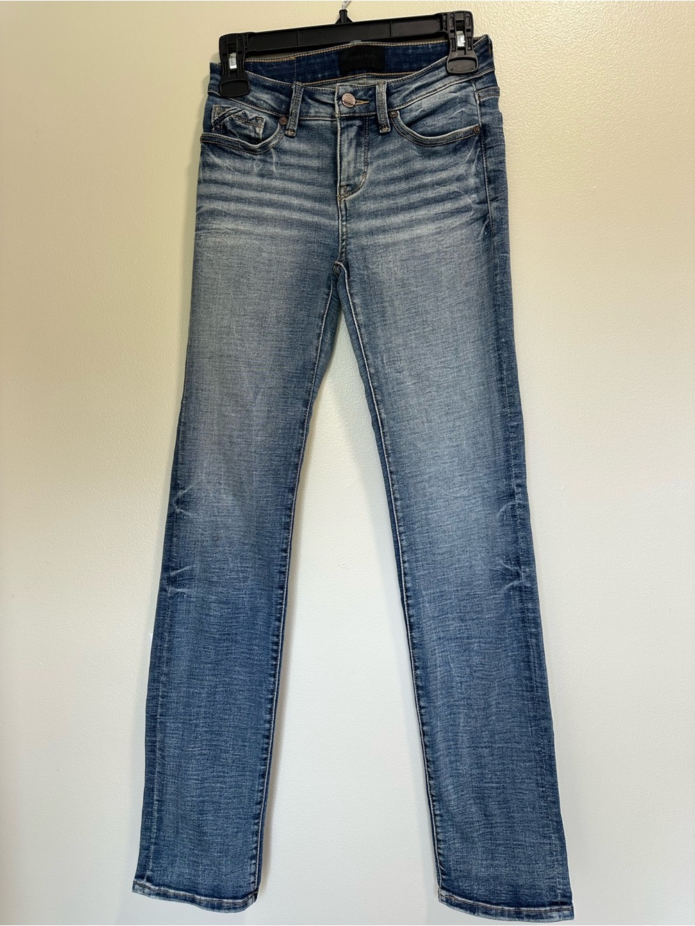 Buckle Black Women's Straight Leg Jeans in Medium Blue Wash